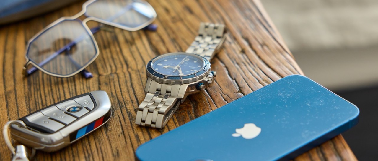 Theft Targets_RACV glasses, car keys, watch and smartphone on bench