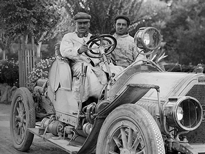 Sydney Day and a man riding in a 25hp Vinot-Deguingand car.