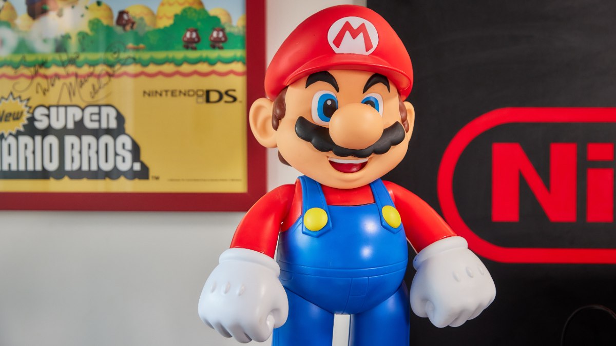 giant Mario figurine