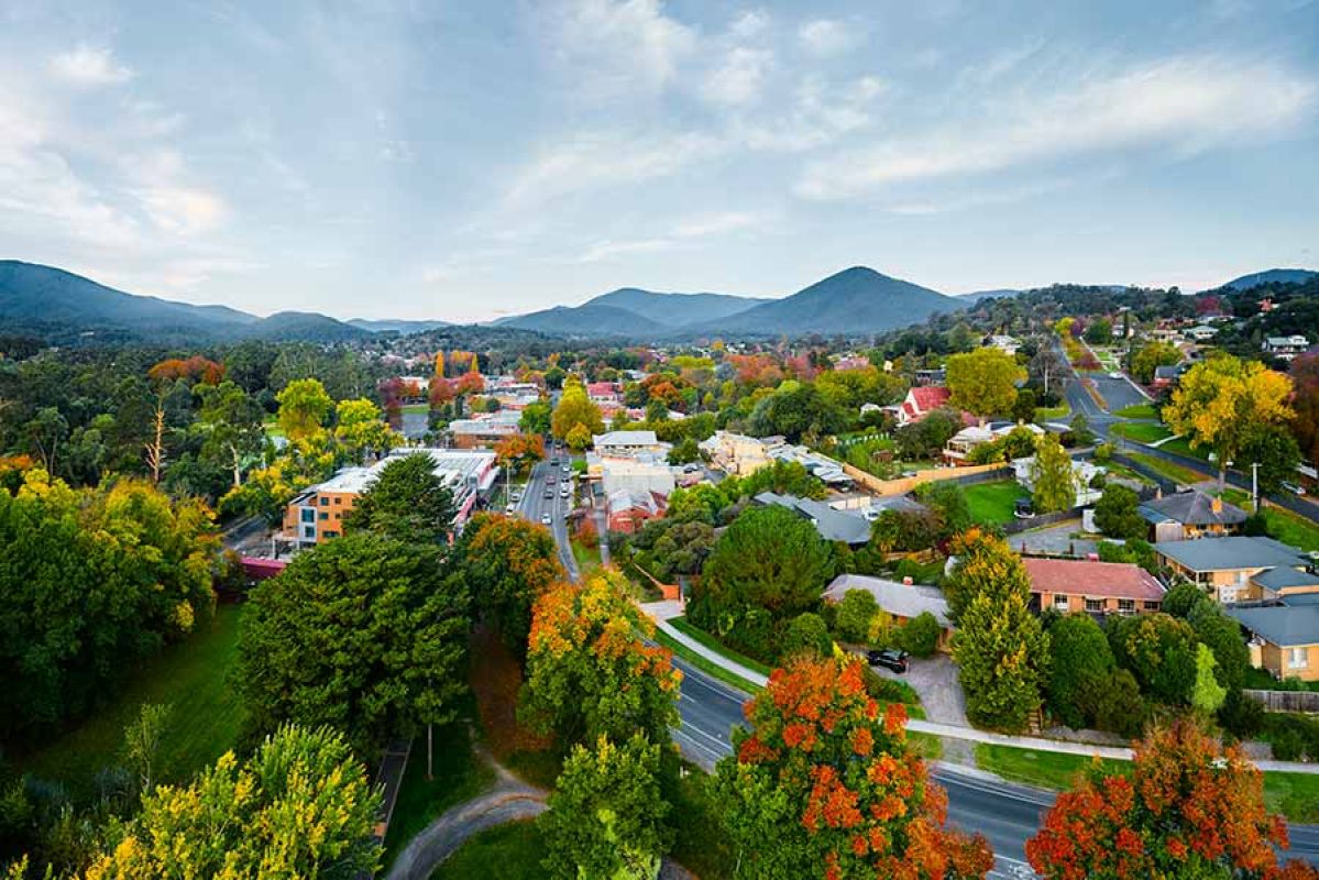 A white Ford Ranger parked on a hil near Ararat