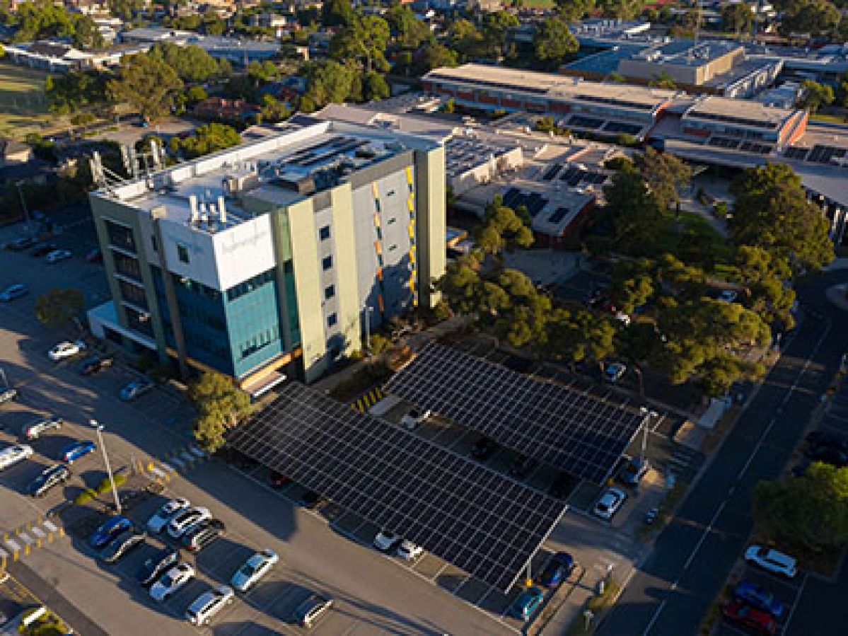 Aerial view of Holmesglen Moorabbin TAFE campus buildings fitted with solar panels.