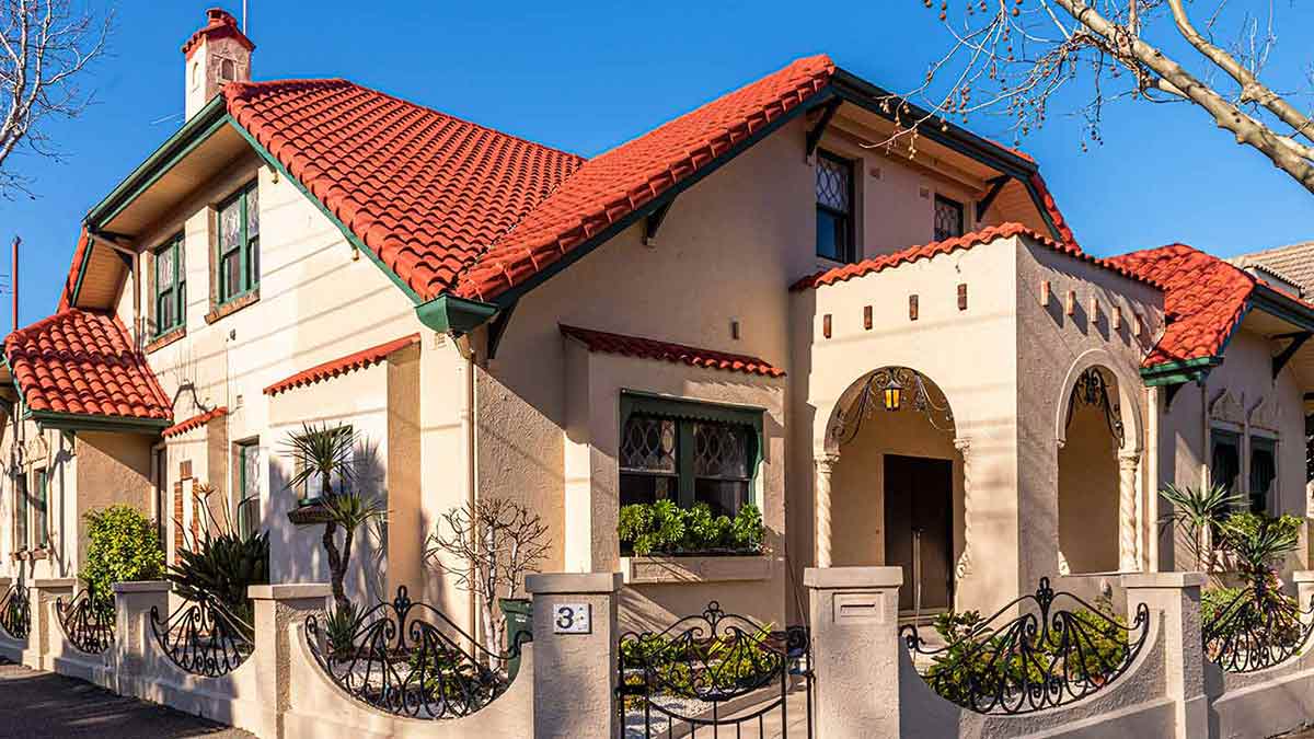 Art deco house on a corner in sunshine