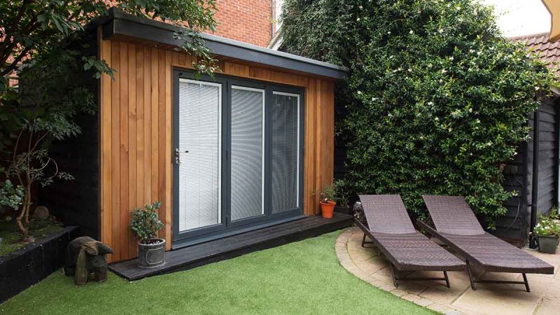 How to choose between natural and artificial grass | RACV