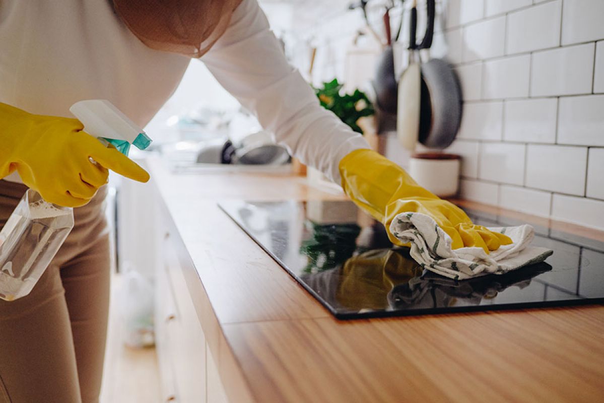 cleaning stove top