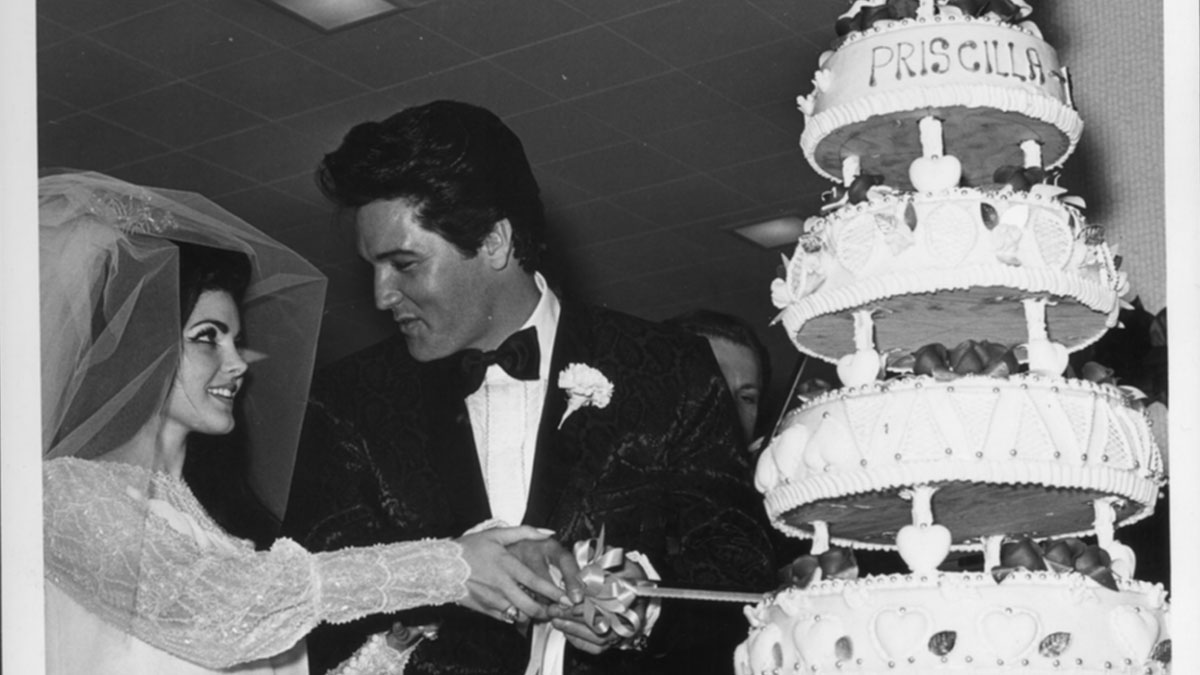 1200x675Elvis-and-Priscilla-Presley-cutting-their-wedding-cake