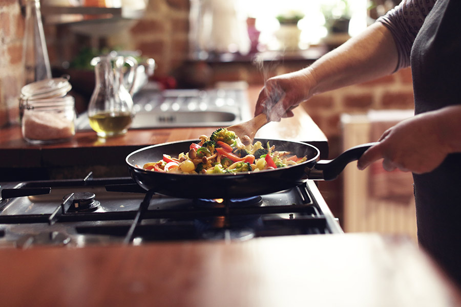 Kitchen cooking fire prevention and safety | RACV