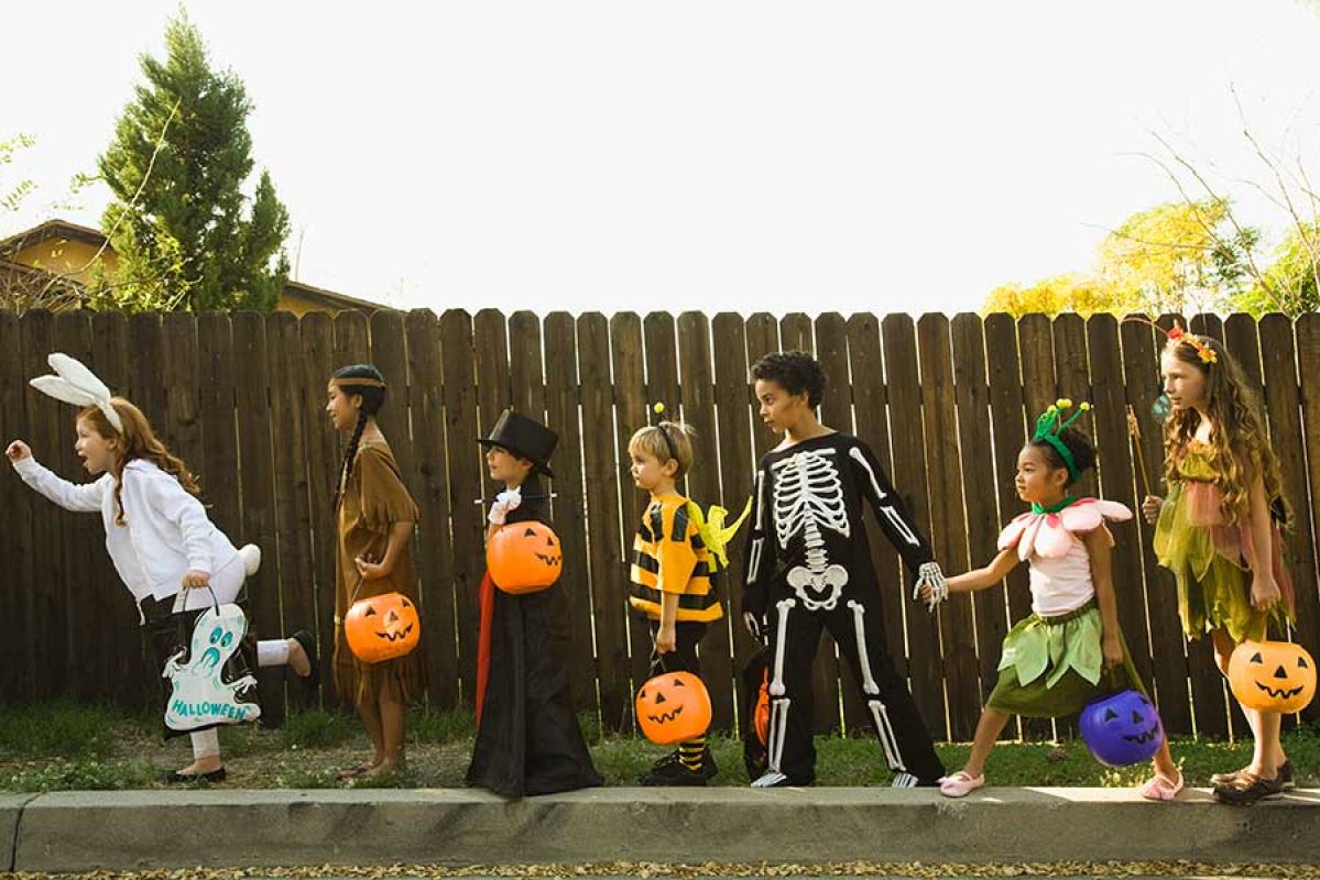 kids in costumes trick or treating