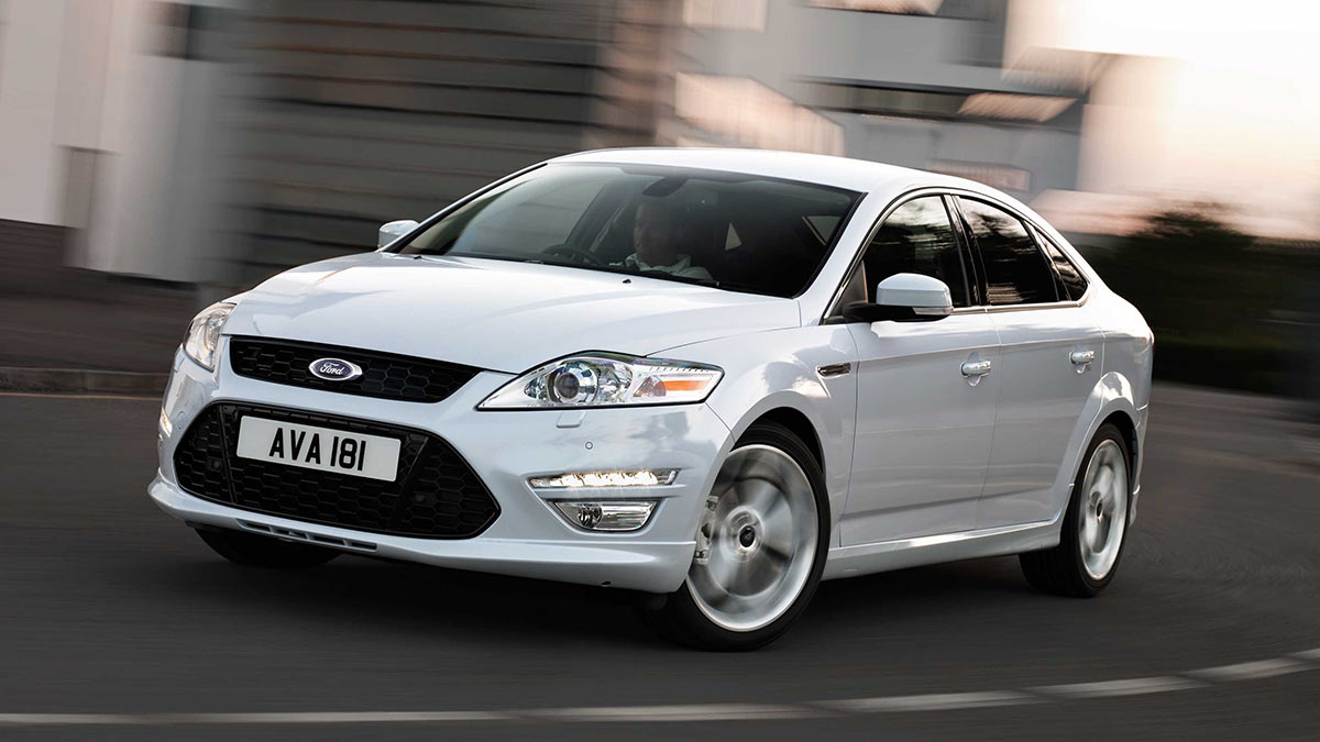 Front side view of a silver Ford Mondeo in motion