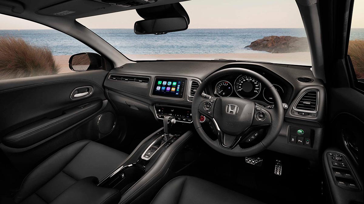 Dash and steering wheel of Honda HR-V Wagon