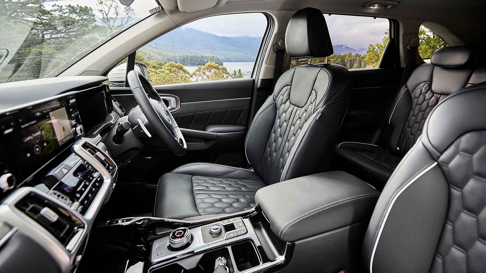 Kia Sorento interior front 