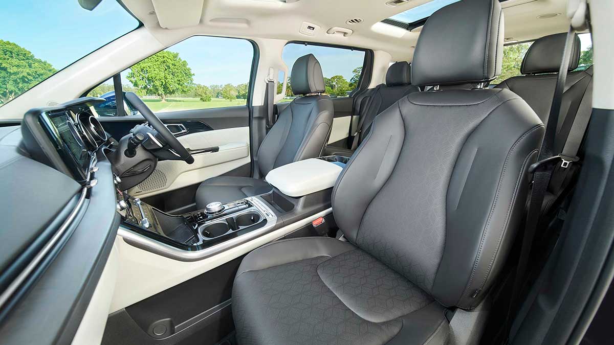 Kia Carnival front interior