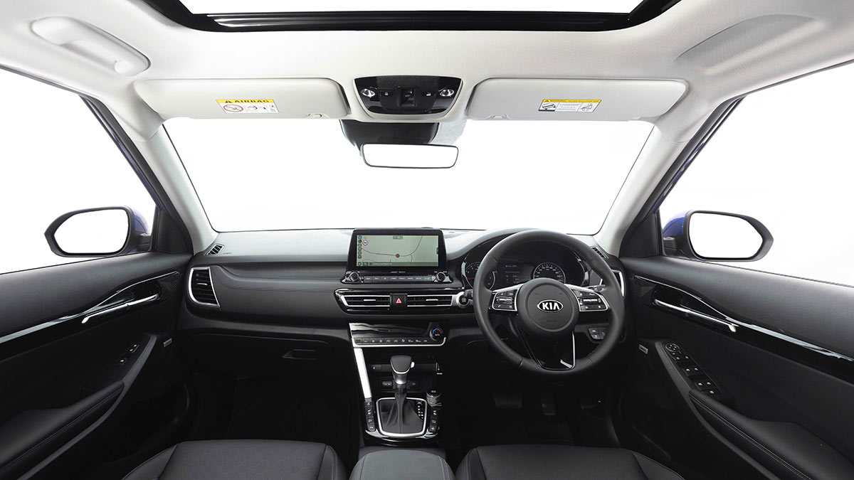 The Kia Seltos's dash layout and steering wheel