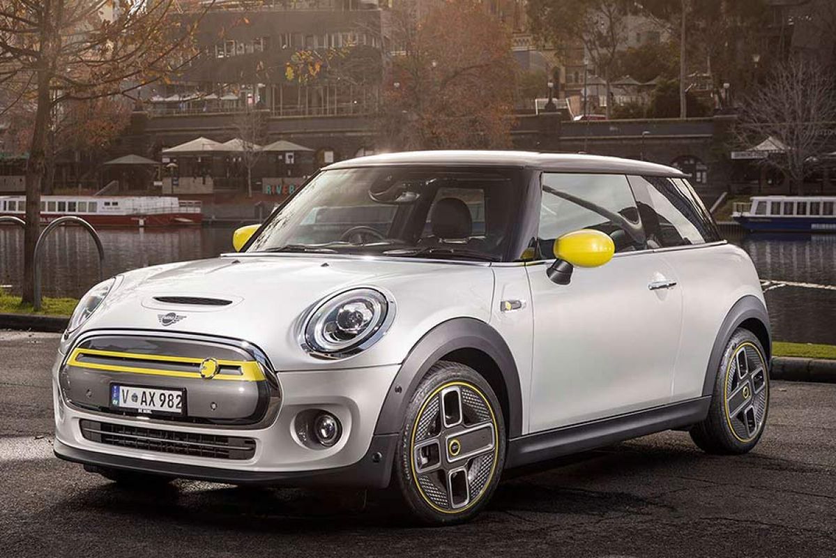 Silver mini Cooper SE hatch 2020 parked infront of Yarra River in Melbourne