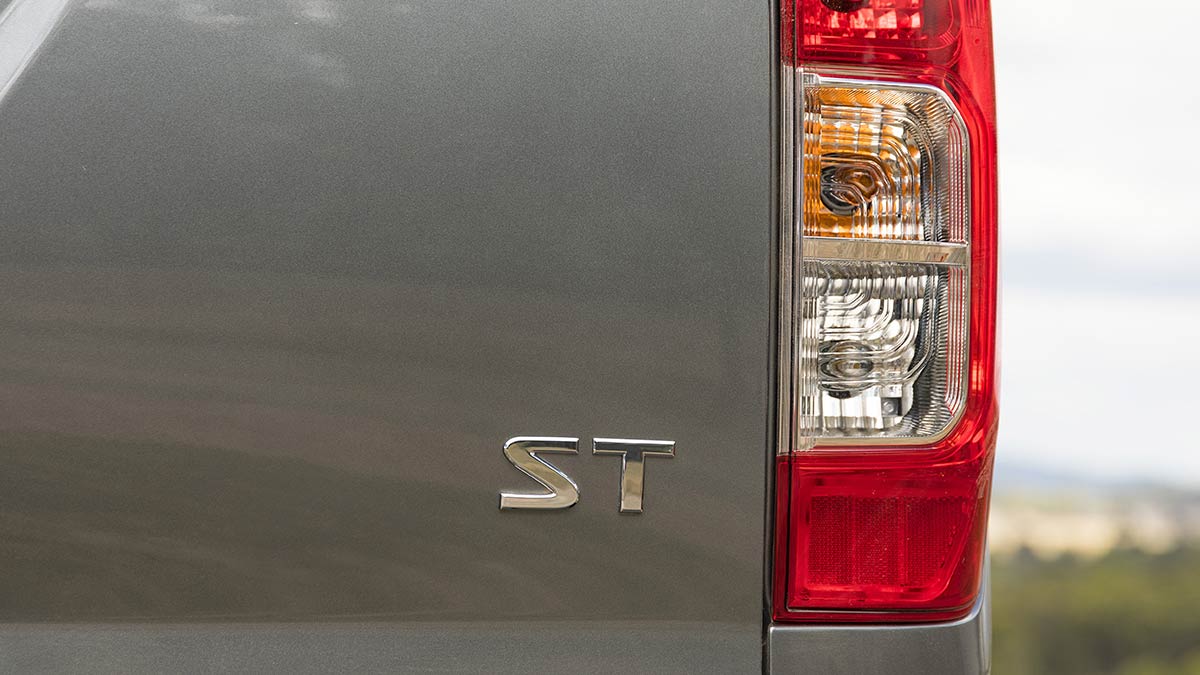 Close up of the ST badge and tail light of a grey Nissan Navara 2018 car