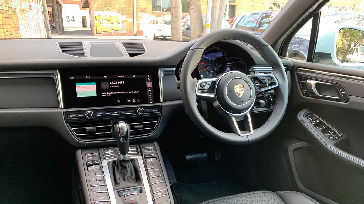 Porsche Macan 2019 interior, dashboard and steering wheel