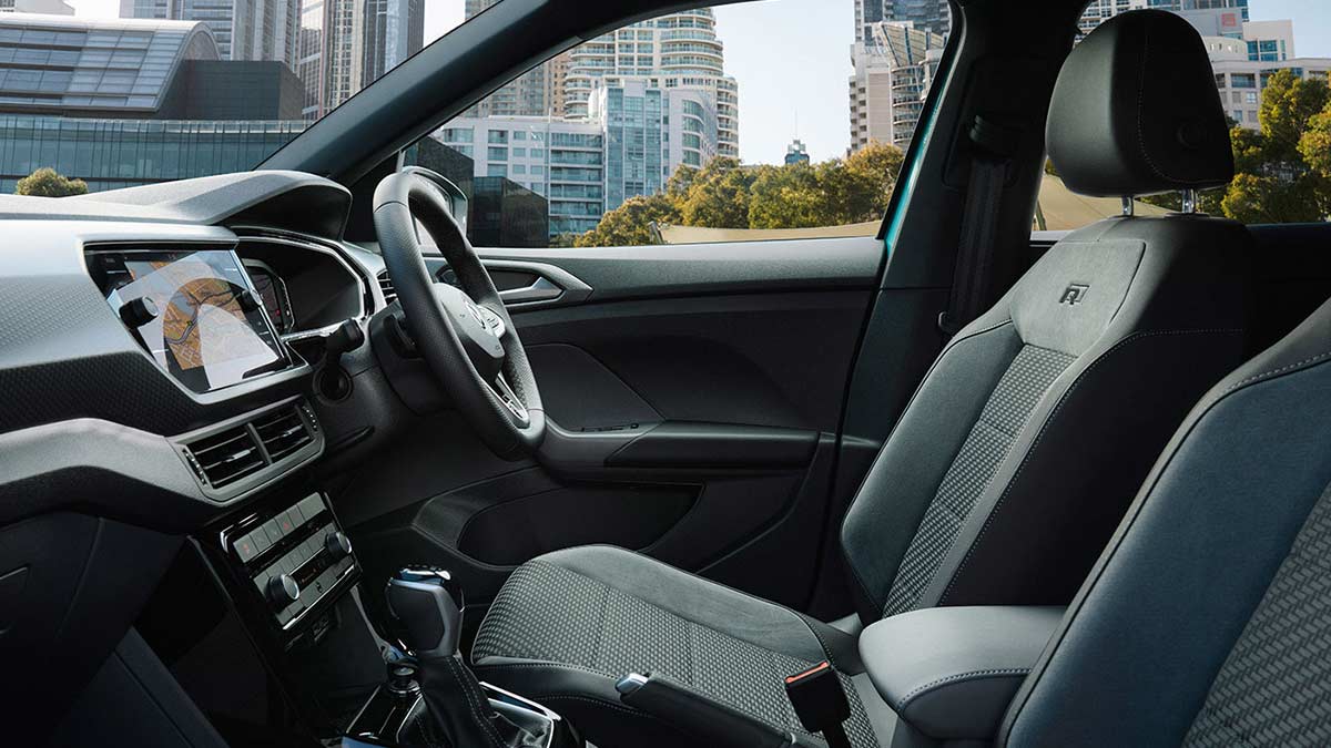 Interior view of the front seats and dashboard of a Volkswagen T-Cross 85 TSI Style 2020