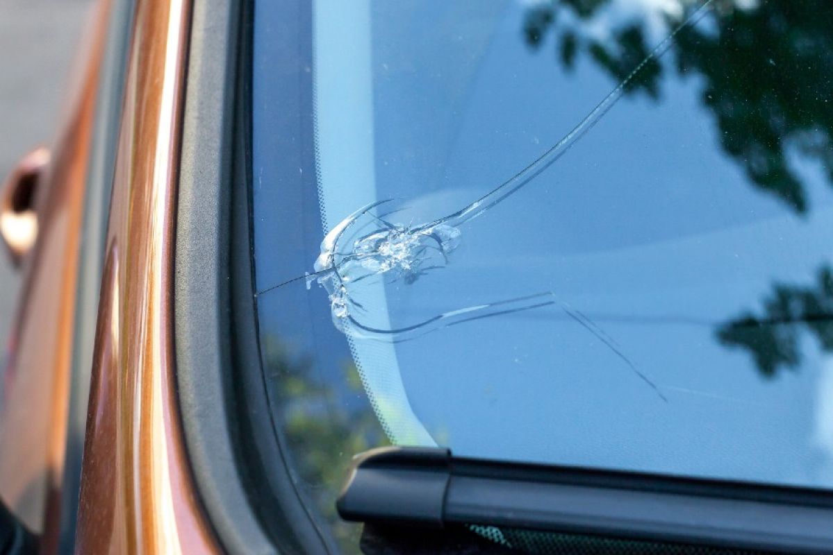 cracked car windscreen