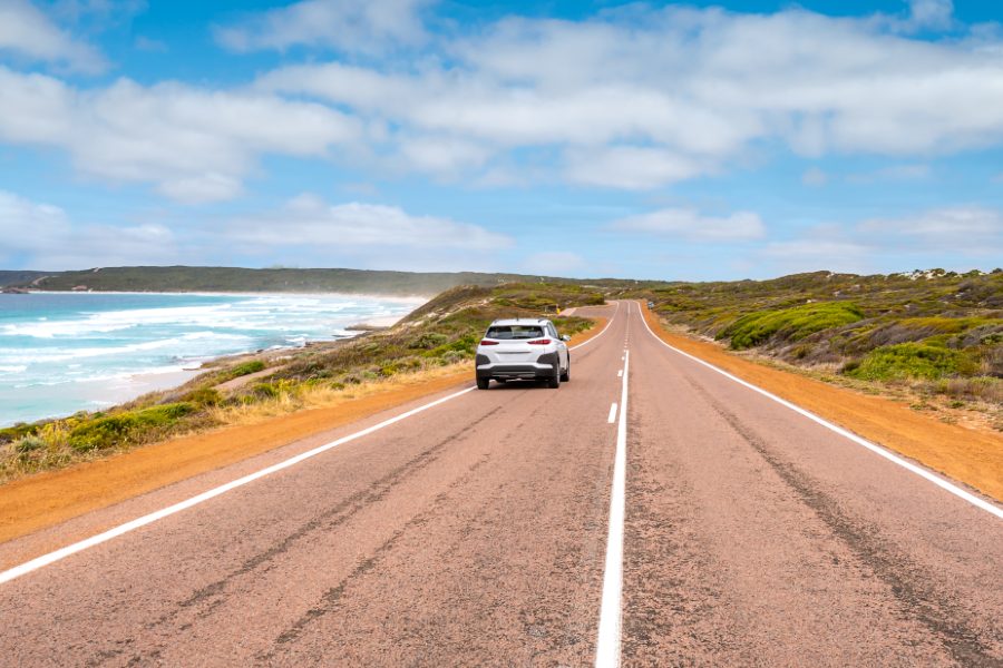 https://www.racv.com.au/content/dam/racv/images/content-hub/travel/holiday-type/road-trip/australian-road-trips/GettyImages-1180406108-900x600.jpg