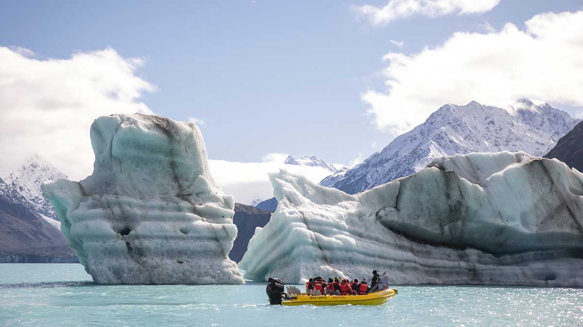 boating around icebergs