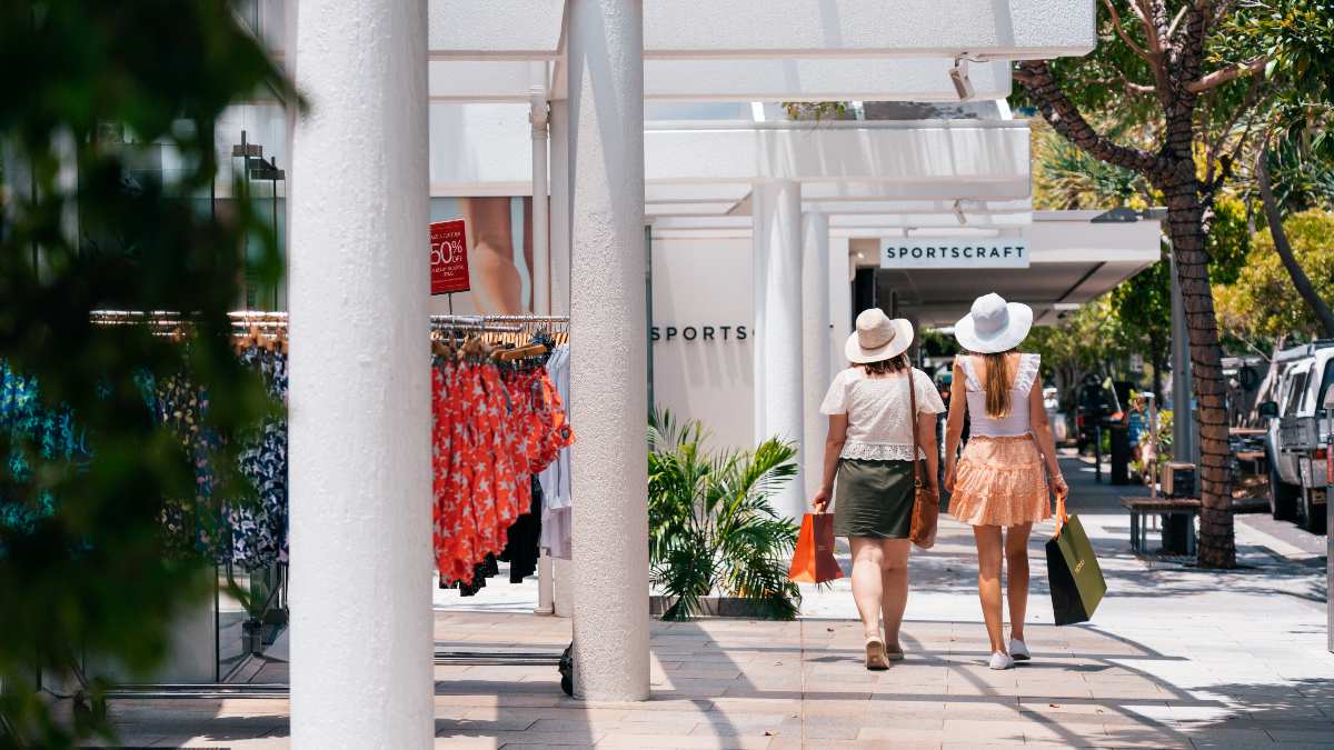 Cruising Down Hastings Street Image: Tourism and Events Queensland