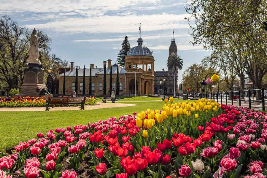 Bendigo - Rosalind Park in spring for the Tulip Festival
