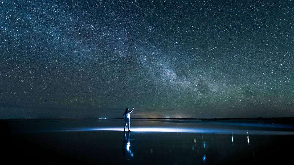 Person stargazing on Lake Tyrrell