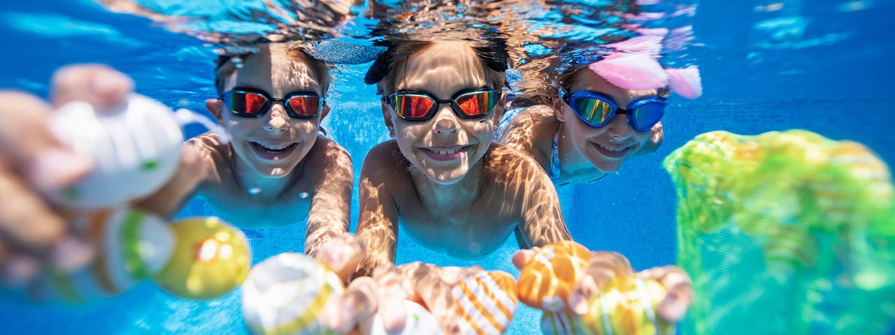 1200199571 Kids in swimming pool