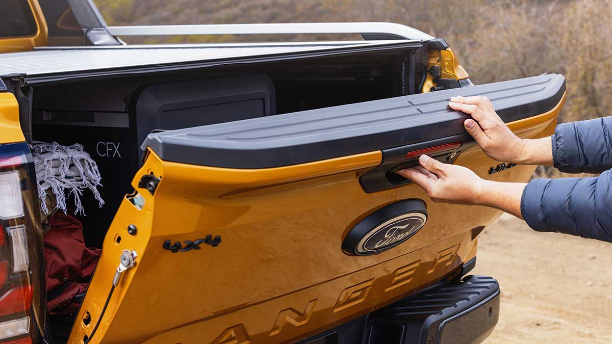 person closing traybed of Ford Ranger