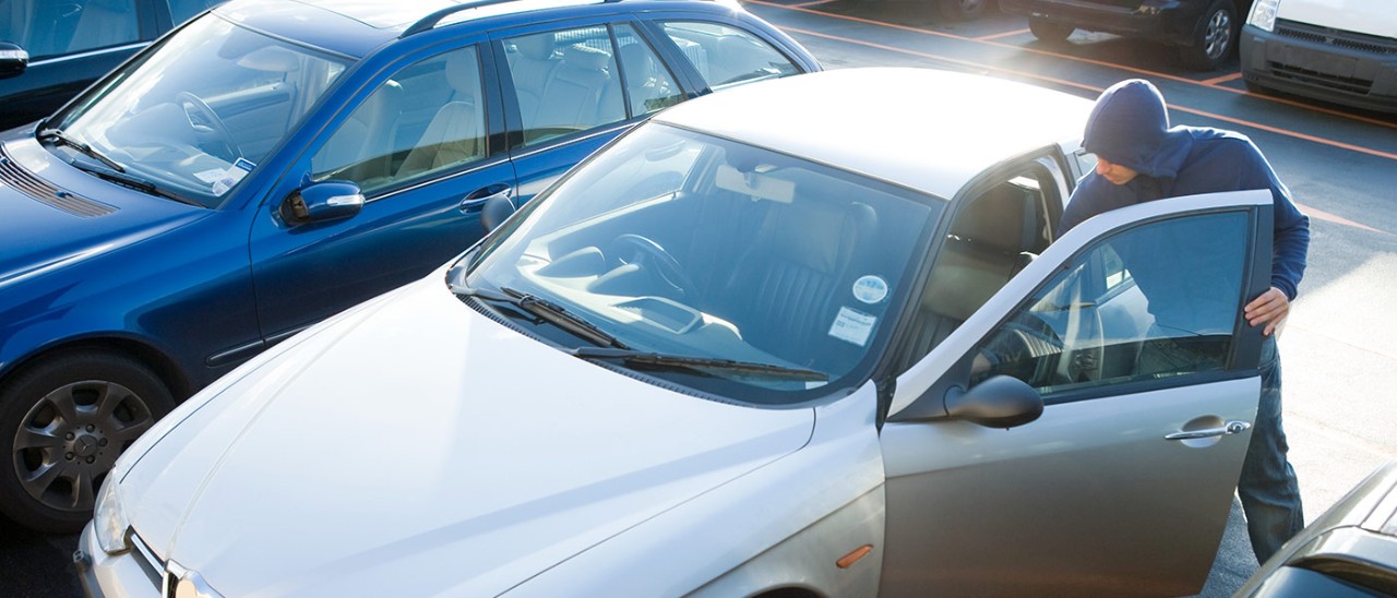 Car-theft-GettyImages-79333960-1400x600.jpg Man breaking into car in carpark